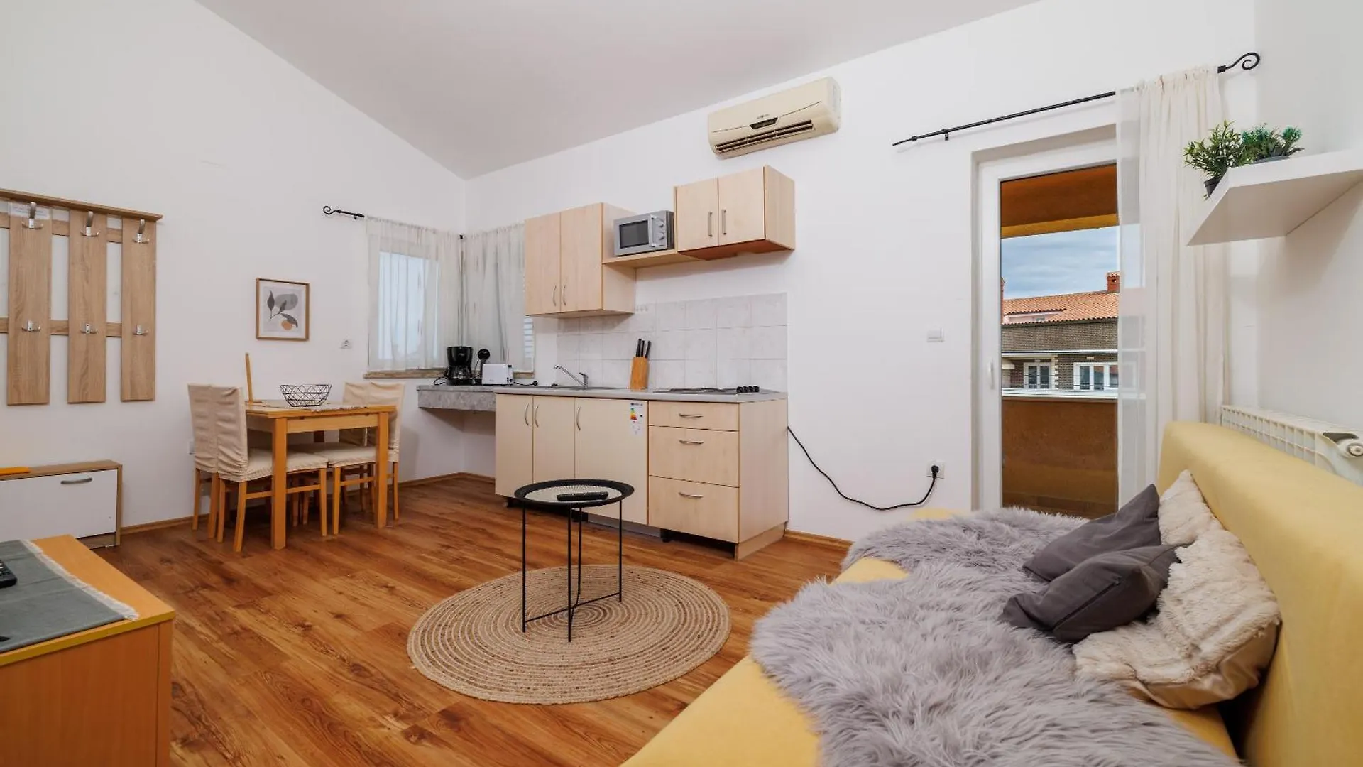 House Luigi Blue And Green In One Place Valbandon Appartement