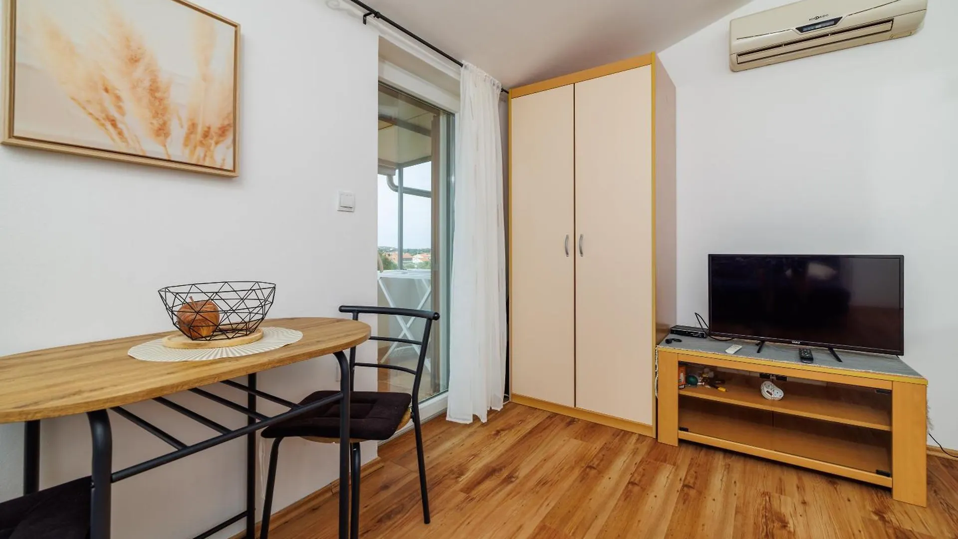 House Luigi Blue And Green In One Place Valbandon Appartement