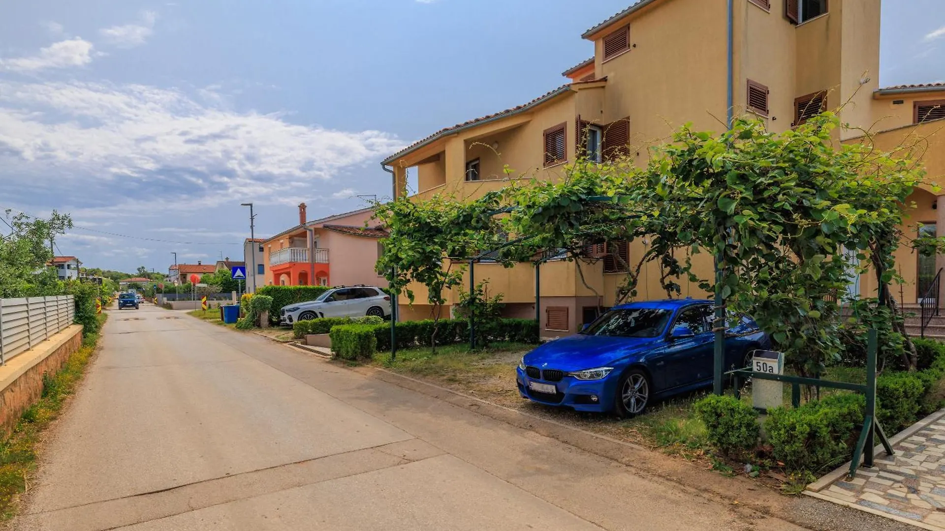 House Luigi Blue And Green In One Place Valbandon Croatie