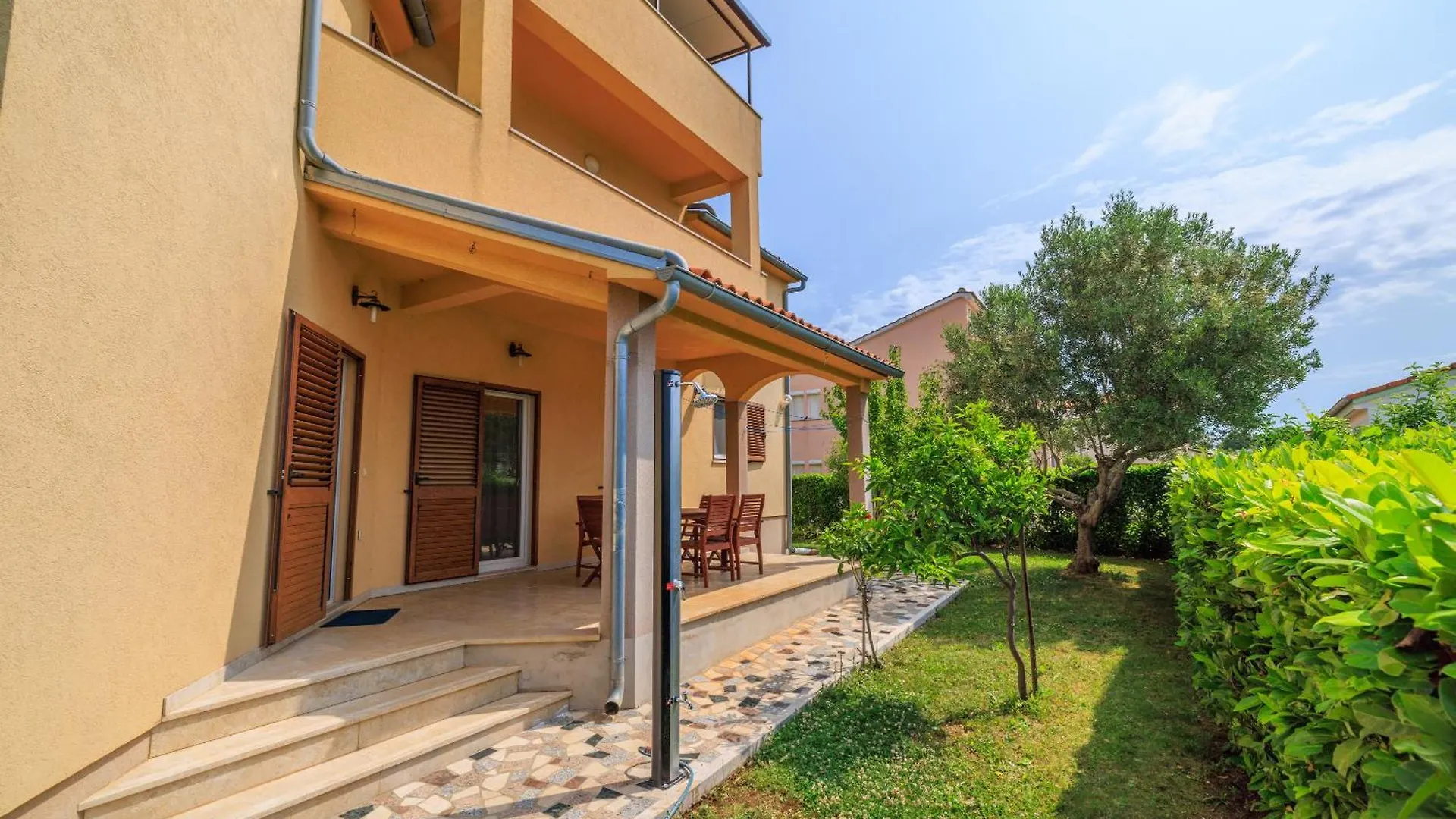 House Luigi Blue And Green In One Place Valbandon Kroatien
