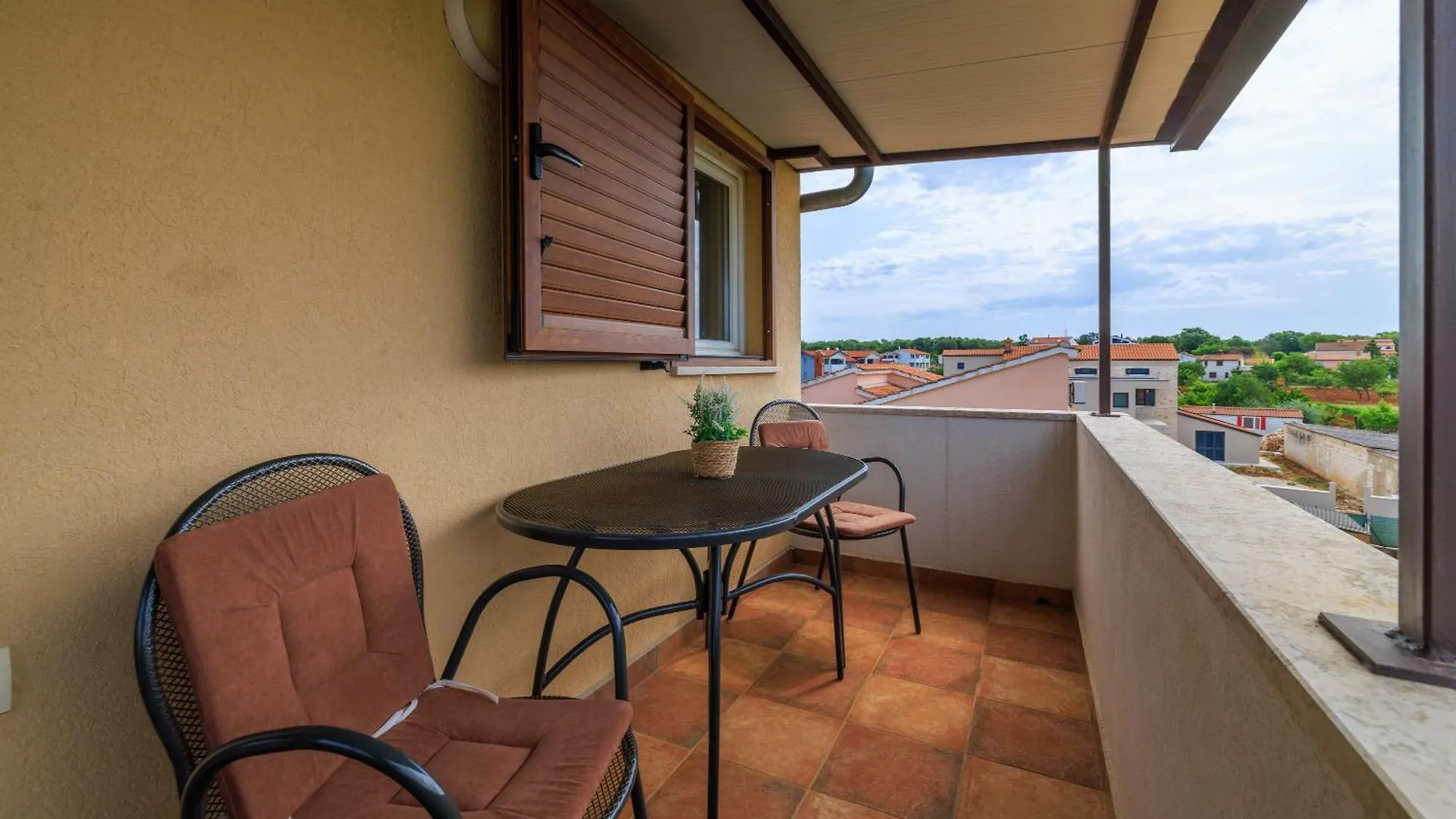 House Luigi Blue And Green In One Place Valbandon Appartement