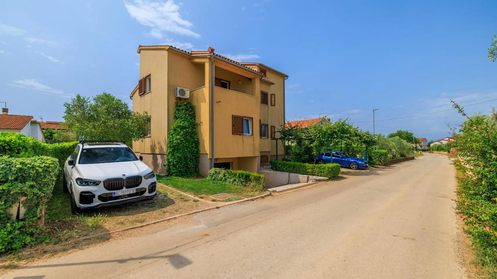 House Luigi Blue And Green In One Place Valbandon Appartement